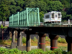 天竜川を渡る